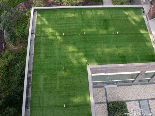 Tái chế cỏ nhân tạo mềm cho sân thượng Vải nền lưới PP