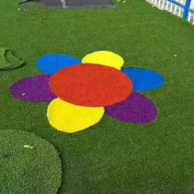 Sân chơi mẫu giáo Rainbow Kids Sân cỏ ngoài trời màu đỏ
